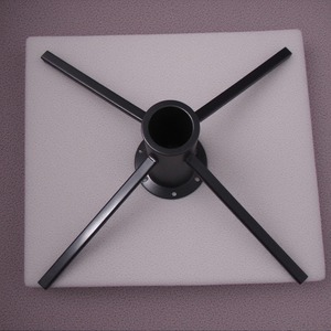 Support d'arbre en métal patiné or vintage avec design gravé Artisan Handwork offrant force et présence de vacances décorative - Product Image 3