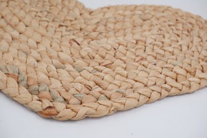 Napperon en jacinthe d'eau tissée en forme de coeur Produits écologiques Fabriqué au Vietnam Décoration de table Napperon tissé en gros - Product Image 2