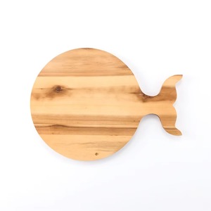 Bandeja de madera hecha a mano con diseño de pescado, Perfecta para servir decoración de cocina, mesa de comedor y uso de regalo para el hogar y el restaurante - Product Image 1