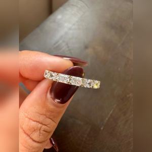 Bague de mariage de luxe en or massif 18 carats avec diamant de laboratoire taille radiant VVS2 de 2,00 carats et certification IGI - Product Image 6