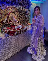 Bollywood actrice Urmila Matondkar porter lourd papillon Net avec broderie chaîne travail longue longueur robe pour fête spéciale