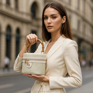 लक्जरी हस्तनिर्मित 100% रेशम यंजन कढ़ाई चमड़े. प्राच्य विरासत गोल हैंडबैग - Product Image 1