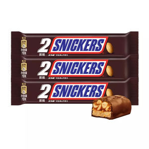 Barra de chocolate Snickers con avellanas y caramelo, importación europea, 37g, en cajas al por mayor para minoristas de dulces gourmet. - Product Image 1