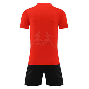 Conjunto de uniforme de fútbol personalizado para equipo con nombre y número camiseta de fútbol transpirable y pantalones cortos - Product Image 2