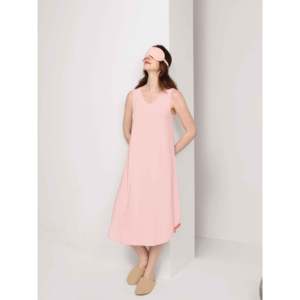 Camisón de Noche Personalizado Premium para Mujer, Cuello en V, Tejido de Bambú, Suave, Color Rosa, Elegante, Tipo Pijama Largo - Product Image 3