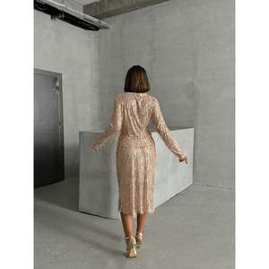 Vente en gros de jupes en plumes et paillettes pour femmes - Product Image 6