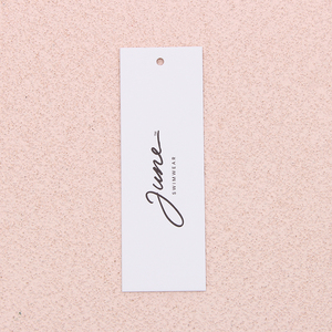 ป้ายแขวนกระดาษเคลือบสีขาวเป็นมิตรกับสิ่งแวดล้อมหรูหราพิมพ์โลโก้กำหนดรูปร่างขนาดได้เองสำหรับกระเป๋ารองเท้าเสื้อผ้า - Product Image 6