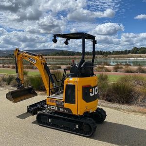 MINI EXCAVATEUR Cabine JCB 8018 d'occasion abordable Mini pelleteuse de 1.8 tonnes en excellent état avec moteur Perkins - Product Image 2