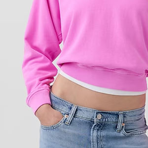 Sweat-shirt court chaud pour femme avec design d'épaule tombante, logo personnalisable, service OEM, prix d'usine abordable et col rond - Product Image 3