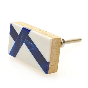 Perilla de Cajón Personalizada de Metal Marrón y Madera con Diseño de Resina de Latón Estilo Ángel para Gabinetes de Cocina y Armarios - Product Image 6