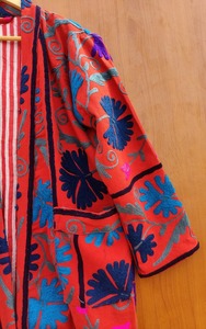 Chaqueta de kimono Suzani con bordado de algodón indio, cárdigan de estilo bohemio para primavera y verano con trabajo Suzani indio para Baño y Spa - Product Image 4