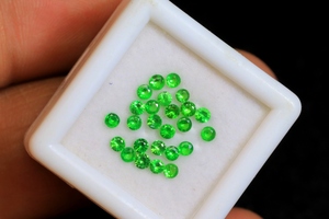 พลอย tsavorite ที่สวยงาม2.50มม. ทรงกลมหลวมหินตัดเหลี่ยมเพชรพลอย tsavorite ที่ดีที่สุดสำหรับการทำเครื่องประดับ - Product Image 5