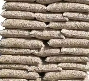 Granulés de bois de pin de qualité industrielle avec un diamètre constant, une faible formation de poussière et des performances thermiques fiables pour les systèmes - Product Image 5