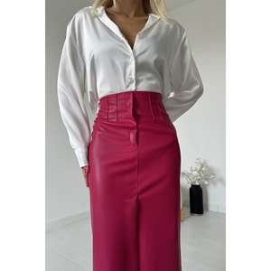 Jupe fendue en satin fuchsia avec patte de boutonnage décorative brillante – Vente en gros - Product Image 3