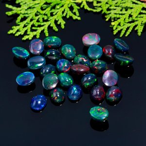 Cabochon d'opale éthiopienne naturelle de qualité supérieure Cabochon d'opale noire multi feu Pierre d'opale éthiopienne noire par Zubeda Gems - Product Image 3