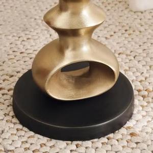 Porte-bougie unique en métal et en verre, accent décoratif moderne pour centre de table et intérieurs élégants - Product Image 6