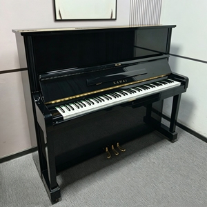 Piano vertical profesional KAWAI KU3B de 88 teclas, estilo clásico japonés, tapa de sonido de madera maciza, teclado usado. - Product Image 1