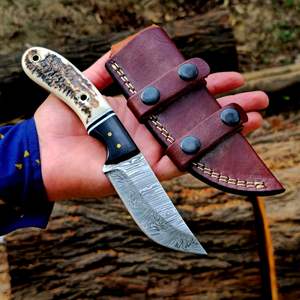 Couteau de camping fait à la main en acier damas gaine en cuir de transport horizontal lame fixe Bushcraft dépouillement cerf corne poignée OEM - Product Image 1
