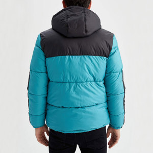 Chaquetas acolchadas para hombre con logotipo de impresión personalizado OEM con cuello levantado, nuevo estilo, diseño superior a la venta, colocación frontal del logotipo - Product Image 2