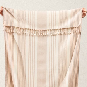 Toalla de Playa Turca 85x170 cm al por Mayor - Rayas de Zebra Beige 100% Algodón Turco, Proveedor OEM para Hoteles, Piscinas y Spas - Product Image 4