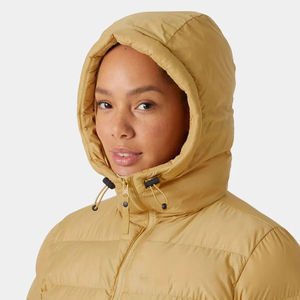 Parka d'hiver matelassée et gonflée pour femme avec logo personnalisé, capuche ajustable et rembourrage en duvet, style OEM - Product Image 4