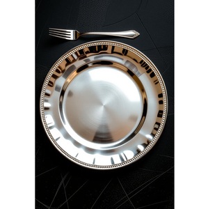 Assiette de présentation métallique violette perlée de luxe 13 pouces en gros pour mariage, événement, vaisselle, sous-assiette en métal faite à la main en gros - Product Image 5