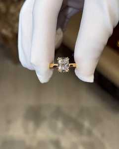 Anillo Solitario de Diamante Cultivado en Laboratorio con Forma Radiante y Elegante, Oro Amarillo de 14K, Anillo de Compromiso Clásico, Joyería Fina Personalizable - Product Image 6