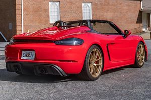 Porsche 718 Boxster Spyder Usado 2023 ~3,800 Millas, Transmisión Manual de 6 Velocidades, Motor de 4.0 Litros Flat-6, Color Rojo Guardias - Product Image 4