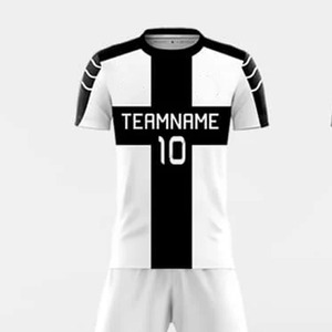 ชุดฟุตบอลโพลีเอสเตอร์100% คุณภาพสูงเหมาะกับอุตสาหกรรมด้านหน้าปรับแต่งได้เหมาะกับเทคโนโลยีการตัดอัตโนมัติทุกสี - Product Image 3