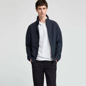 Chaqueta Softshell para hombre: ligera y duradera, ideal para senderismo, senderismo y actividades al aire libre en cualquier clima - Product Image 1