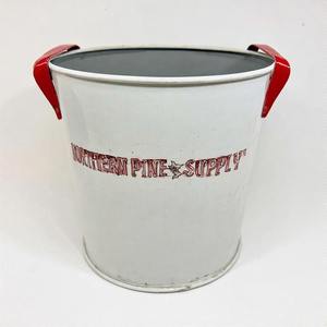 Holiday Spruce Ridge Planter en metal galvanizado para mostrar flores de invierno Poinsettia y belleza del porche de Navidad - Product Image 4