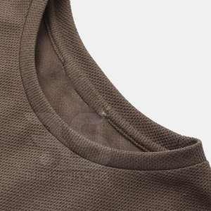 T-shirts classiques pour hommes avec matière respirante et coupe confortable, idéaux pour les tenues décontractées et le style de mode quotidien. - Product Image 3