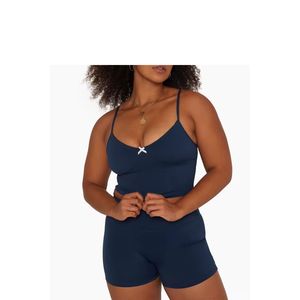 Ensemble de vêtements de sport pour femmes, haut de sport sans couture respirant à logo personnalisé et short taille haute, vente en gros - Product Image 6