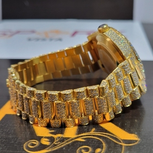 Montre-bracelet design en or et diamant pour homme avec cadran vert et cadran vert à chiffres romains et serti diamant - Product Image 3