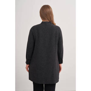 เสื้อคลุมคอจีนปักลายสีดำไซส์ใหญ่สำหรับฤดูใบไม้ร่วง - Product Image 5
