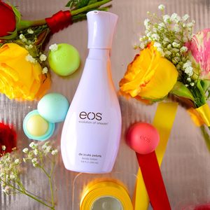 Lotion corporelle EOS Delicate Petals 200ml, hydratante au beurre de karité, crème hydratante pour la peau, soin de la peau pour femmes, peau sèche, vente en gros - Product Image 3