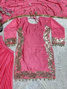 Proveedor indio que vende la parte superior de tela de seda Chinon pesada pura de Color rosa más de moda y Plazzo con juego Dupatta para ropa festiva Eid - Product Image 6