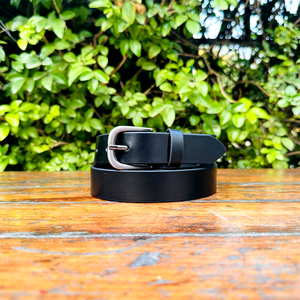 Ceinture habillée en cuir véritable noir de luxe de longueur personnalisée pour hommes noir formel et officiel avec boucle mate en laiton - Product Image 1