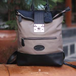 Sac à dos classique en cuir d'Indonésie fait à la main avec verrouillage sécurisé Poches à fermeture éclair durables Parfait pour les hommes et les femmes Transport quotidien - Product Image 2