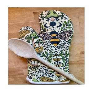 Abeilles Champignons Et Papillon Imprimer Four Mitt Unique Cuisine Décor 100% Coton Floral Design Épais Four Jolie Mitte Marque Premium - Product Image 4