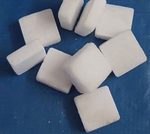 Blocs de camphre naturels d'approvisionnement direct d'usine pour le désodorisant de cérémonies religieuses pour l'exportation mondiale de l'Inde - Product Image 4