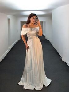 Robe de soirée en satin moderne et luxueuse à épaules dénudées pour femmes, robe de soirée ajustée écologique - Product Image 4