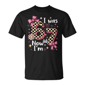 T-shirt Rosa a Quadretti 'Ho 6 Anni, Ora Ho 7' per Compleanno, Personalizzabile per Ragazze 6-7 Anni, Abbigliamento Promozionale - Product Image 1