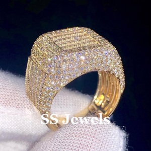 Champion Anillo de compromiso de hip hop chapado en rodio de plata esterlina personalizado para hombre VVS Moissanite Baguette Diamond Prong Setting - Product Image 2