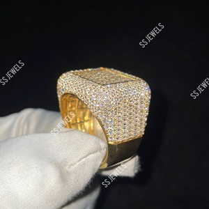 Ensemble de canaux tendance en argent 925 plaqué rhodium sur mesure pour hommes Bague de championnat Baguette Moissanite pour cadeau de rappeur de fiançailles - Product Image 6