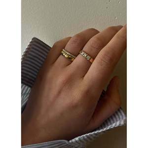 Bague vintage ronde à trois diamants - Product Image 2