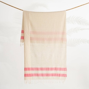 ผ้าขนหนูชายหาดลายทางสีชมพูแบบตุรกี ขนาด 33x66 นิ้ว - Product Image 1