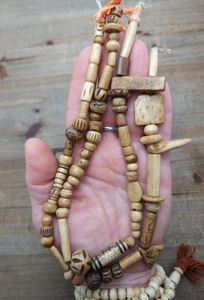 Cuentas Redondas Talladas a Mano con Acabado Antiguo, de Hueso Natural para Joyería Vintage, Artesanías Tribales y Accesorios de Moda - Product Image 3