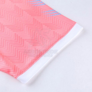 ชุดฟุตบอลคุณภาพสูง ปรับแต่งได้ตามต้องการ ระบายอากาศได้ดี ผลิตจากโพลีเอสเตอร์ที่เป็นมิตรกับสิ่งแวดล้อม ทนทาน - Product Image 4