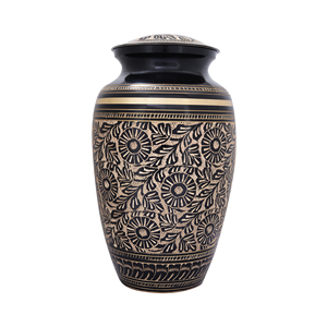 Urne funéraire en or noir Urne funéraire pour cendres humaines-Fabriqué à la main en laiton-Convient pour l'inhumation au cimetière ou la niche - Product Image 1